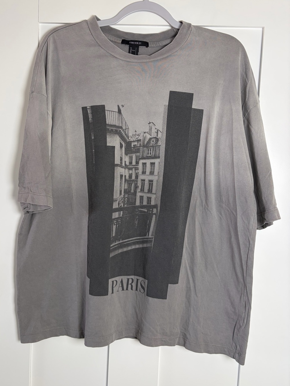Forever 21 Men's Grey Paris‎ Graphic Tee